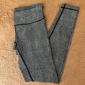 EUC Lululemon Size 10 Wunder Under Pant III 30” - Fall Net White Black